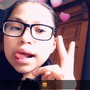 Meet your Posher, Calissa